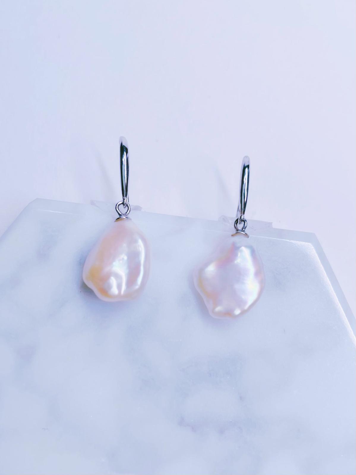 Luna Pearl Earring