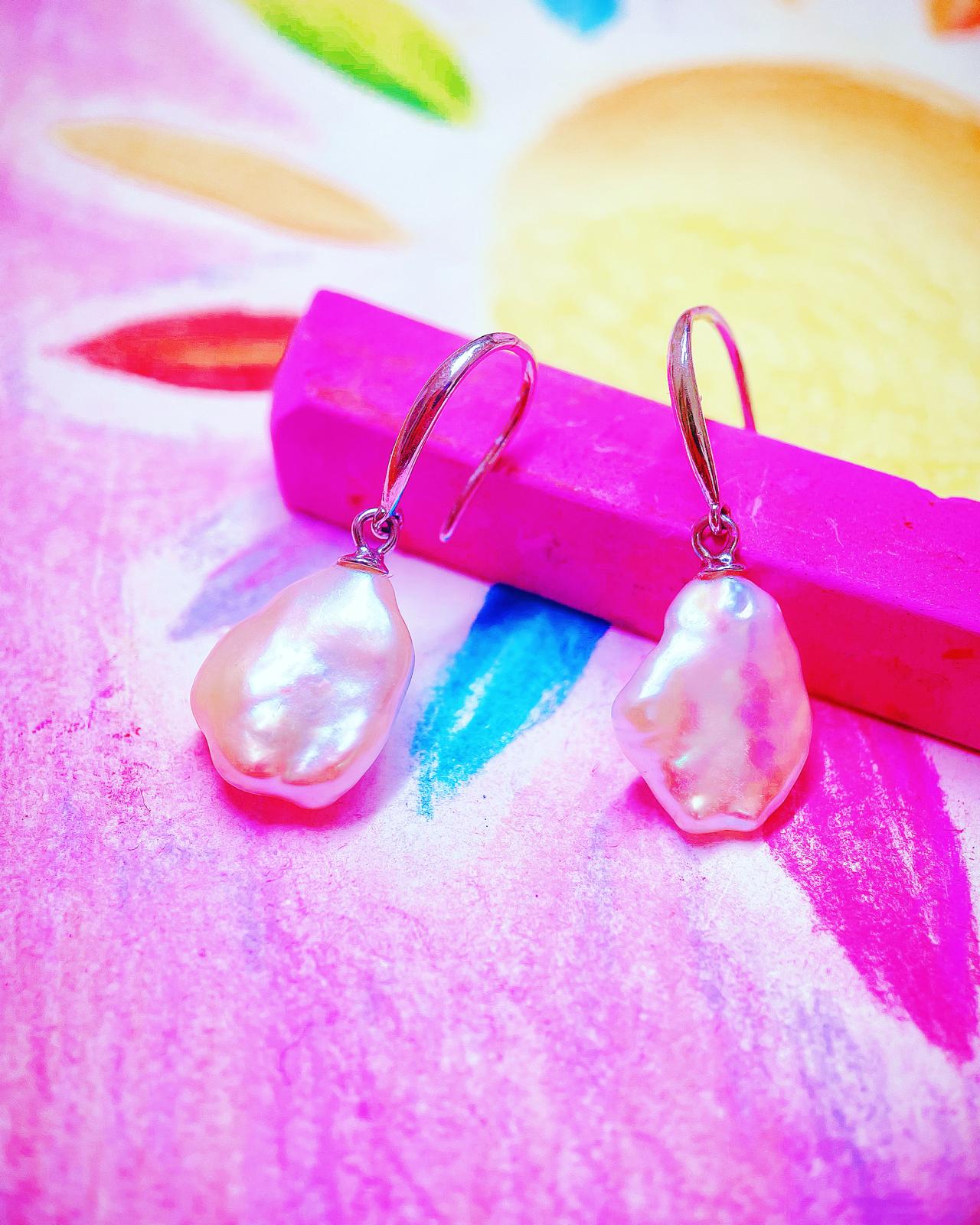Luna Pearl Earring