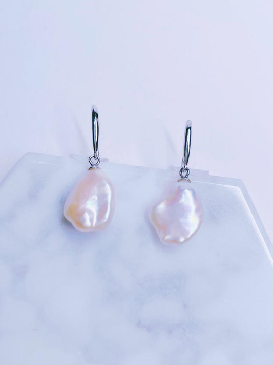Luna Pearl Earring