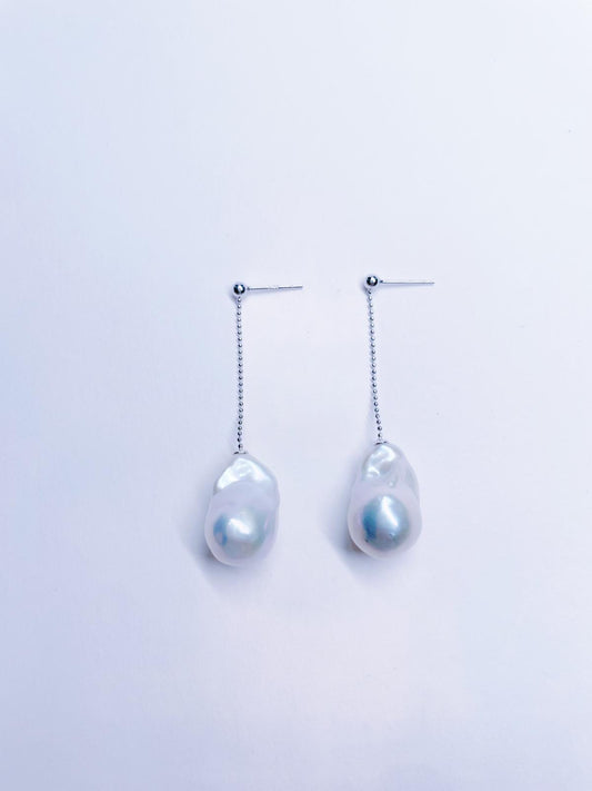 Singular Pearl Drop Earring